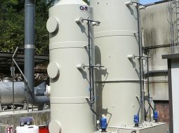 Treatment of fumes with nitrogen oxides